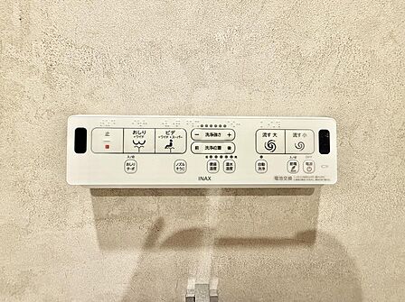 ■温水洗浄で快適、清潔感が保たれるシャワートイレ