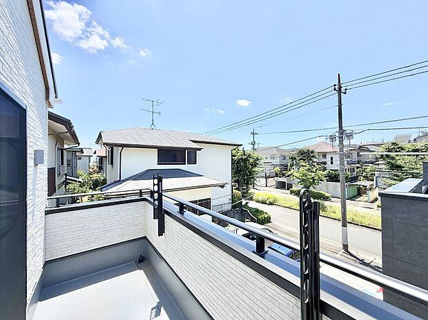 C号棟 ■ 季節の移ろいを感じられる開放的な空間です