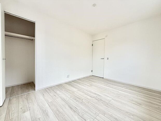 1号棟 ■落ち着いた色合いのお部屋で穏やかな時間を楽しめます
