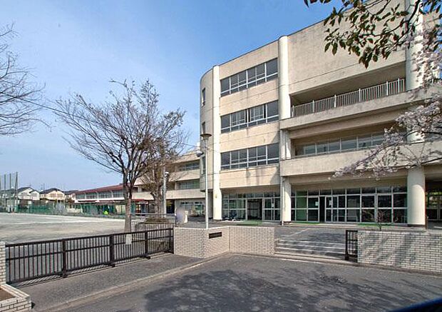 中学校 70m 横浜市立飯島中学校