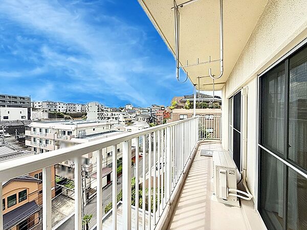 ■ 季節の移ろいを感じられる開放的な空間です