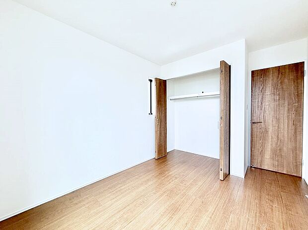 1号棟 ■落ち着いた色合いのお部屋で穏やかな時間を楽しめます