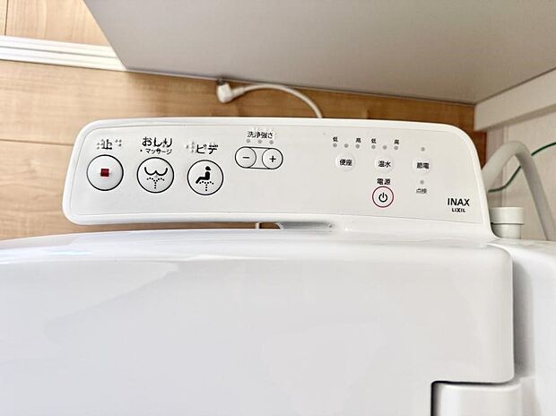 ■温水洗浄で快適、清潔感が保たれるシャワートイレ