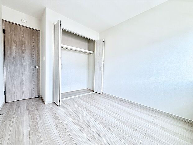 1号棟 ■落ち着いた色合いのお部屋で穏やかな時間を楽しめます