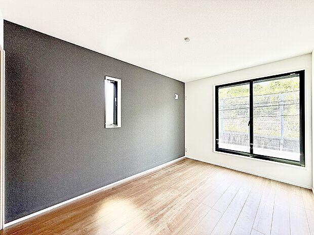 4号棟 ■落ち着いた色合いのお部屋で穏やかな時間を楽しめます