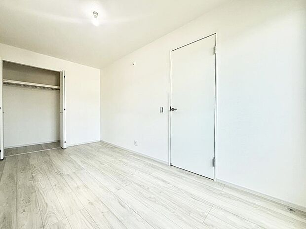 1号棟 ■落ち着いた色合いのお部屋で穏やかな時間を楽しめます
