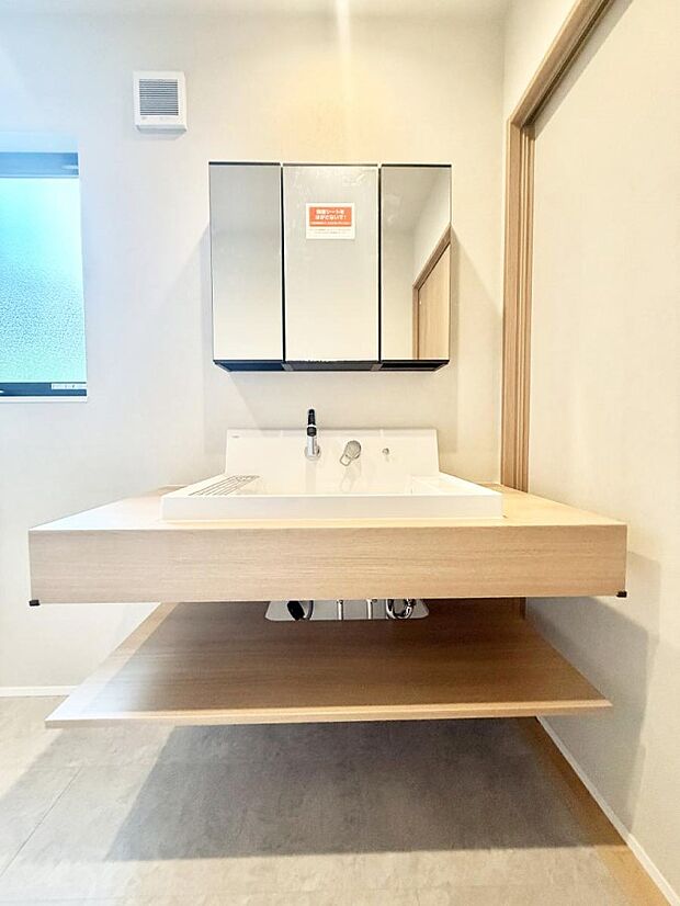 1号棟 ■朝の準備がスムーズにできる広さです