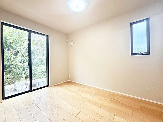 1号棟 ■落ち着いた色合いのお部屋で穏やかな時間を楽しめます