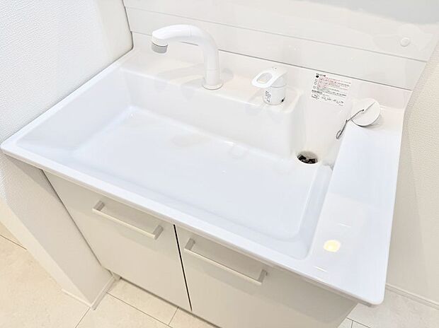 ■細かい部分まで洗いやすく便利なハンドシャワー付き