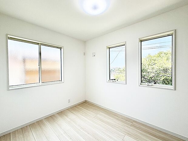 1号棟 ■落ち着いた色合いのお部屋で穏やかな時間を楽しめます