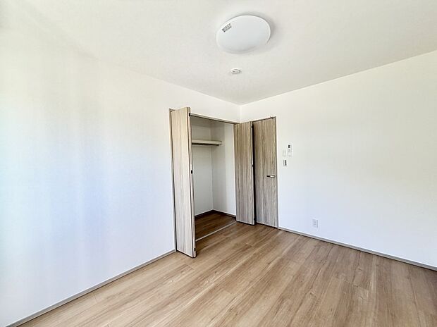A号棟 ■落ち着いた色合いのお部屋で穏やかな時間を楽しめます