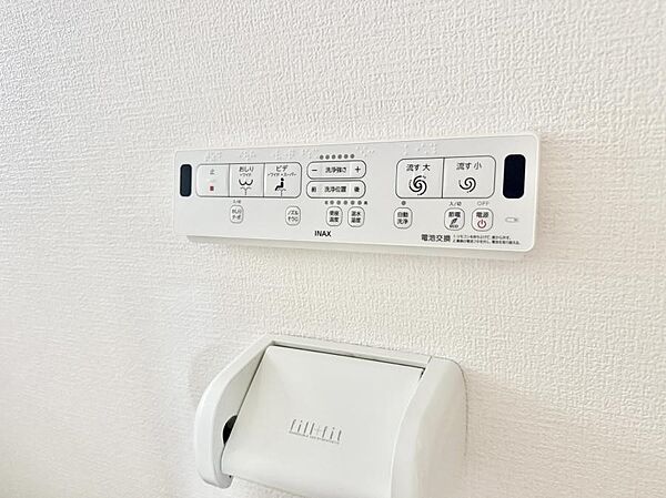 ■温水洗浄で快適、清潔感が保たれるシャワートイレ