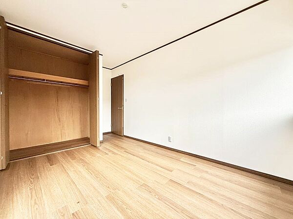 広いクローゼット、収納は多い方が嬉しいですね！