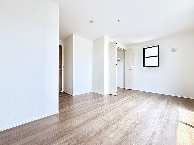 1号棟 ■落ち着いた色合いのお部屋で穏やかな時間を楽しめます