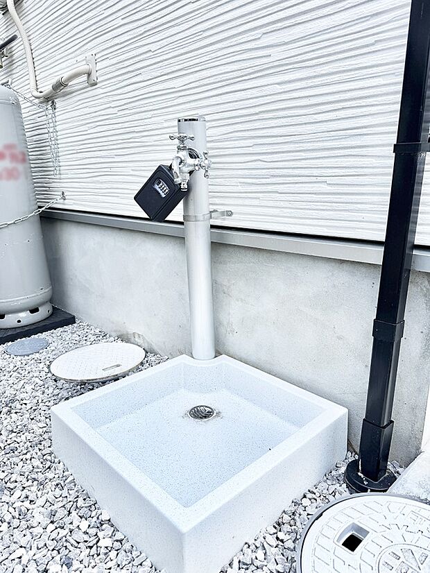 1号棟  ■ガーデニングや洗車などの際に大活躍な屋外立水栓  