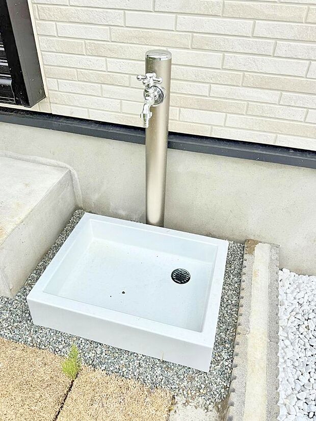 2号棟 ■ガーデニングや洗車などの際に大活躍な屋外立水栓