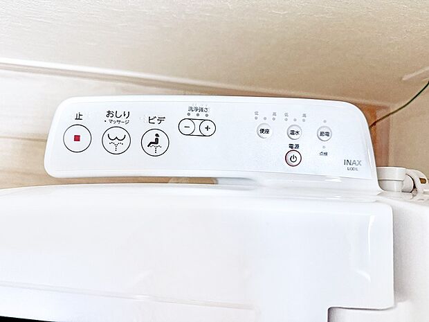 ■温水洗浄で快適、清潔感が保たれるシャワートイレ