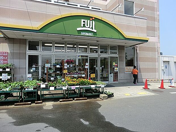 スーパー 700m FUJIスーパー戸室店