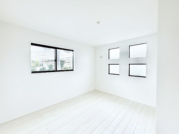 1号棟 ■落ち着いた色合いのお部屋で穏やかな時間を楽しめます