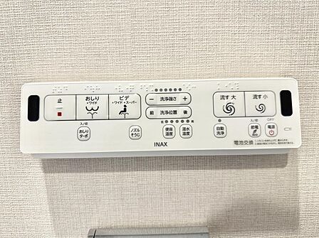■温水洗浄で快適、清潔感が保たれるシャワートイレ
