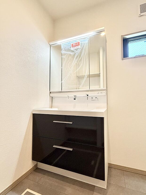 1号棟 ■朝の準備がスムーズにできる広さです