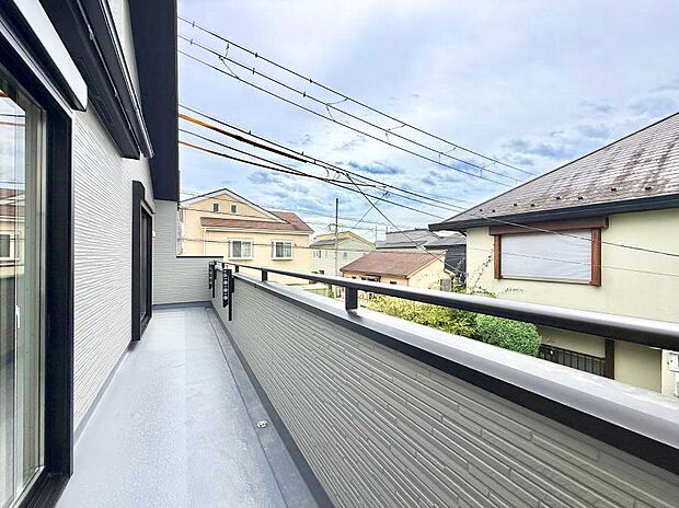 1号棟 ■ 季節の移ろいを感じられる開放的な空間です