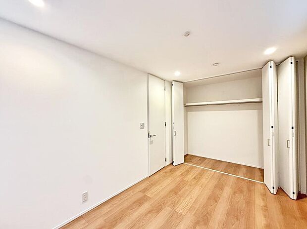 A棟  ■落ち着いた色合いのお部屋で穏やかな時間を楽しめます