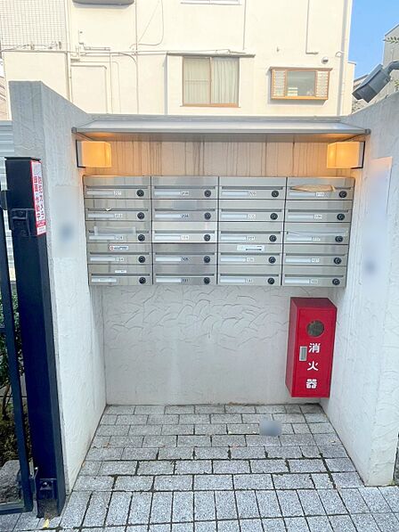 ■マンションのメールコーナーはきれいにされています。