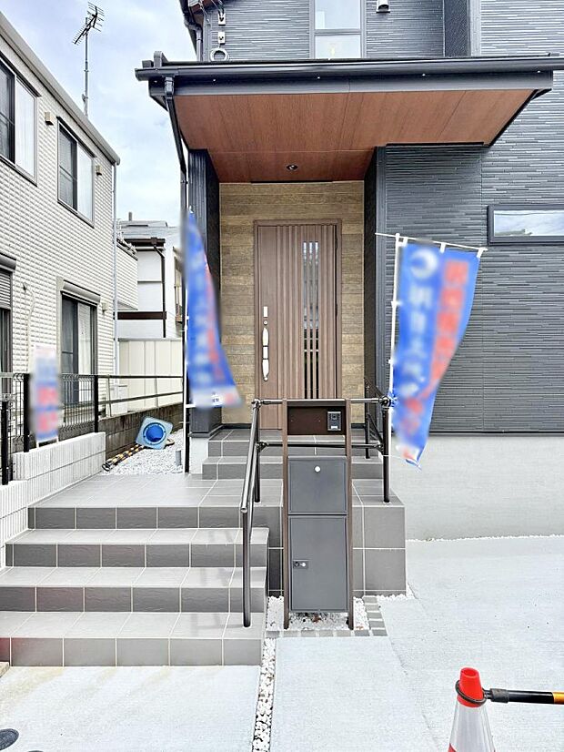 1号棟 ■ 心地よい暮らしへとつながる、温かい玄関
