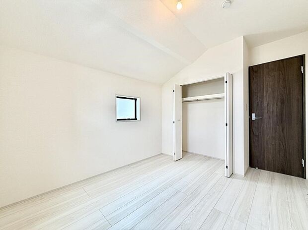 1号棟 ■落ち着いた色合いのお部屋で穏やかな時間を楽しめます
