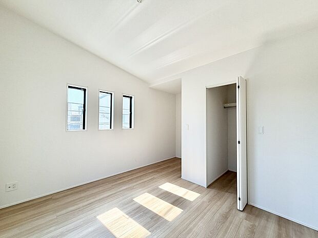 1号棟 ■落ち着いた色合いのお部屋で穏やかな時間を楽しめます