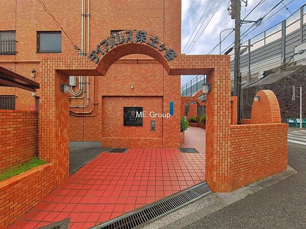 ■落ち着いた雰囲気のエントランスが住まう方を温かく迎えます