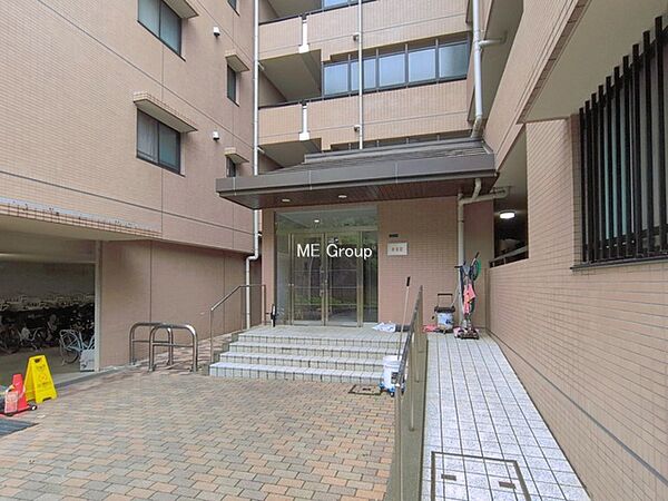 ■清潔感のあるエントランスは快適な毎日の始まりを演出します