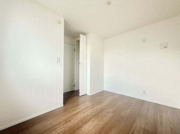 3号棟 ■落ち着いた色合いのお部屋で穏やかな時間を楽しめます