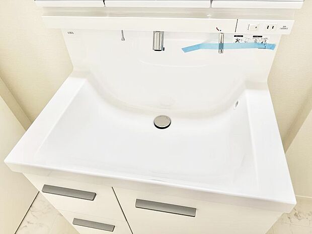 ■細かい部分まで洗いやすく便利なハンドシャワー付き