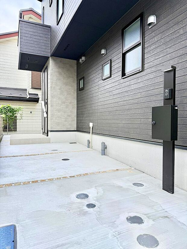 1号棟 ■ シンプルで美しく、住まいの第一印象を彩る玄関です