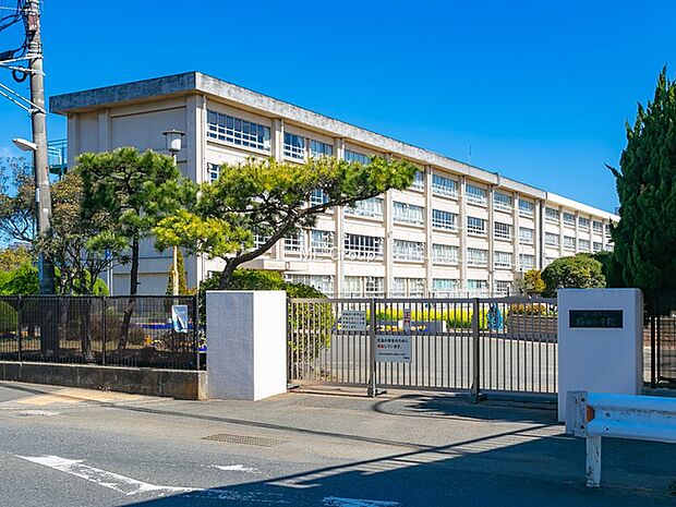 小学校 725m 茅ヶ崎市立梅田小学校