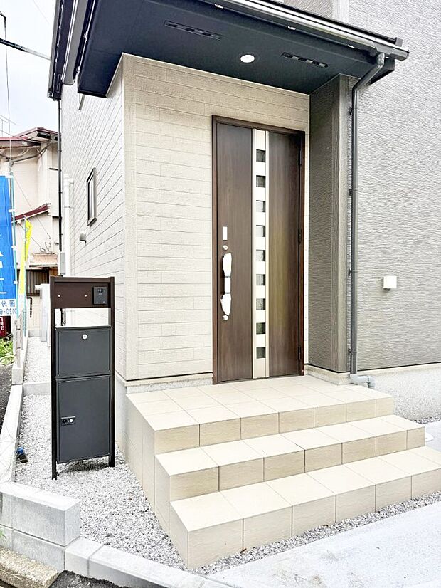 1号棟 ■ 心地よい暮らしへとつながる、温かい玄関
