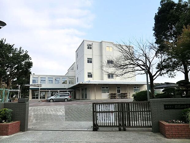 中学校 1100m 横浜市立日限山中学校