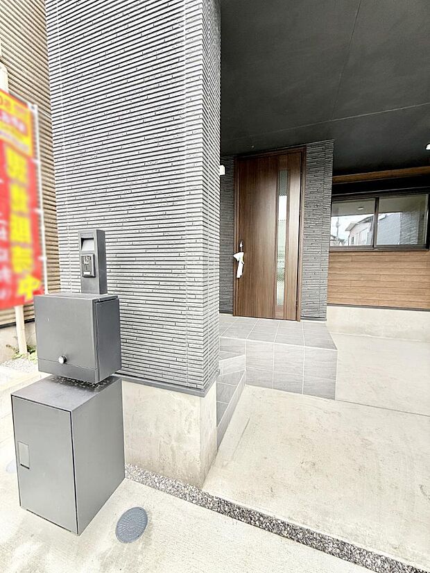 1号棟  ■ シンプルで美しく、住まいの第一印象を彩る玄関です