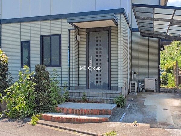■ シンプルで美しく、住まいの第一印象を彩る玄関です