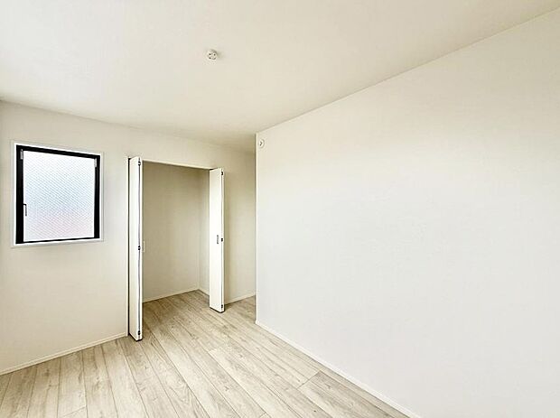 1号棟  ■落ち着いた色合いのお部屋で穏やかな時間を楽しめます