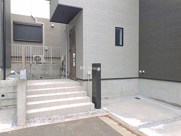 2号棟  ■ シンプルで美しく、住まいの第一印象を彩る玄関です