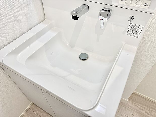■手洗いや顔を洗う時も快適に使える便利なシャワー