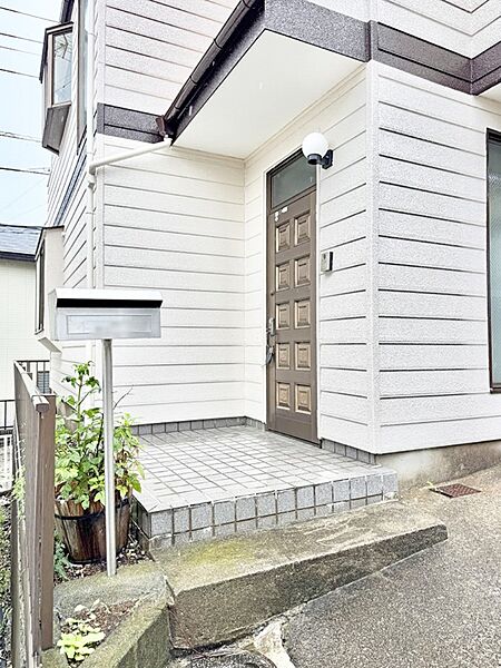 ■ シンプルで美しく、住まいの第一印象を彩る玄関です
