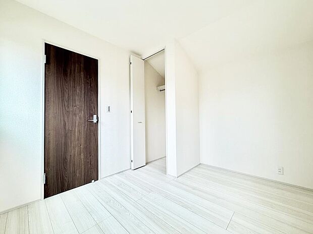 1号棟 ■落ち着いた色合いのお部屋で穏やかな時間を楽しめます
