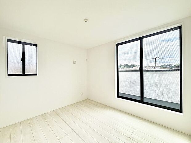 2号棟 ■落ち着いた色合いのお部屋で穏やかな時間を楽しめます