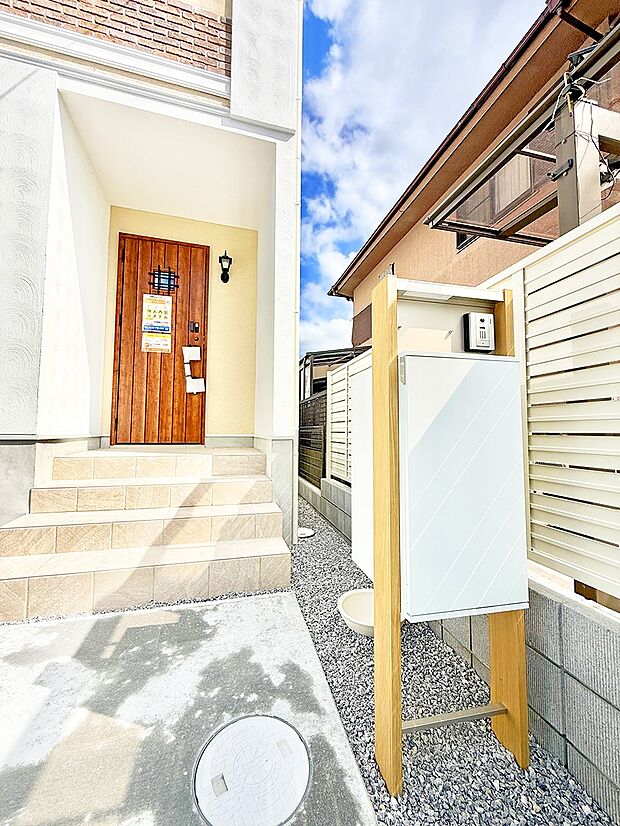 7号棟 ■ シンプルで美しく、住まいの第一印象を彩る玄関です