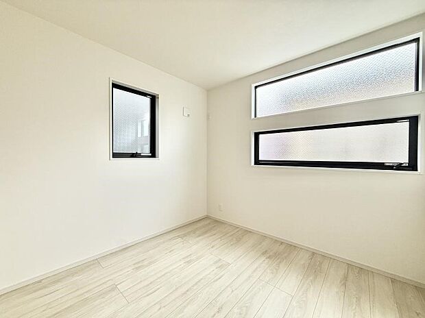 1号棟 ■落ち着いた色合いのお部屋で穏やかな時間を楽しめます