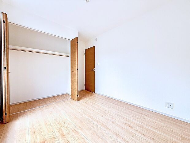 1号棟 ■落ち着いた色合いのお部屋で穏やかな時間を楽しめます